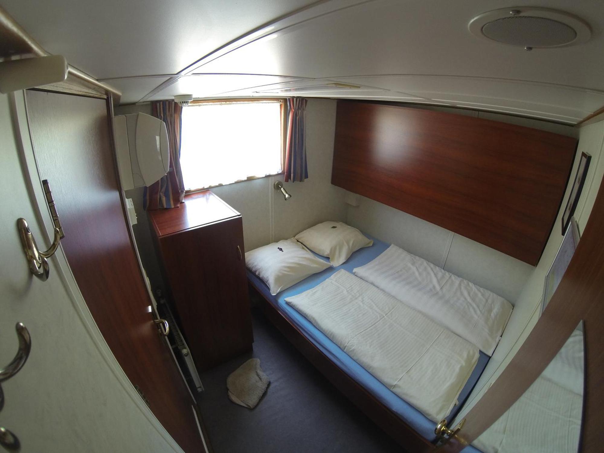 Botel Zwaantje Amsterdam Rum bild