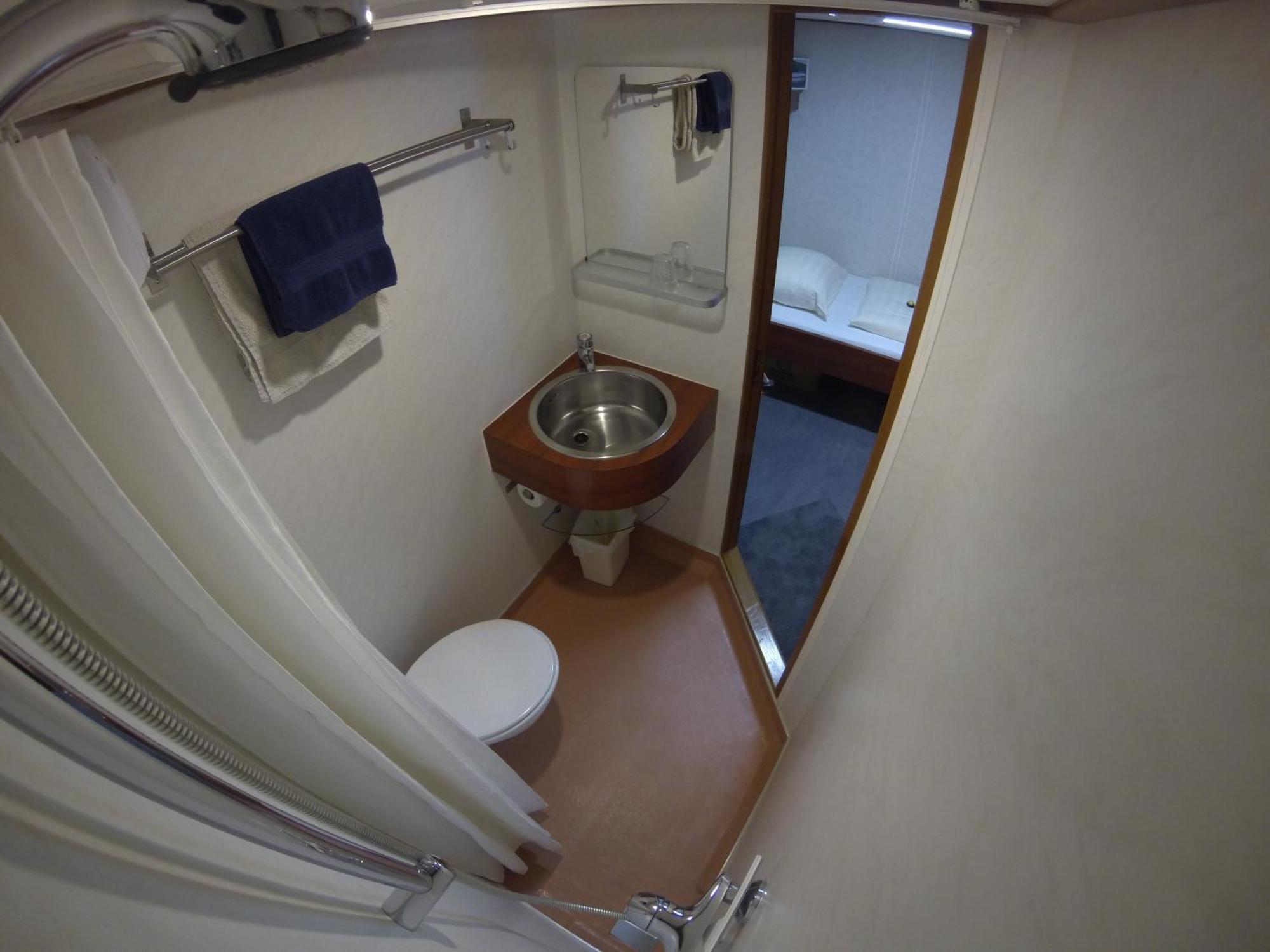 Botel Zwaantje Amsterdam Rum bild